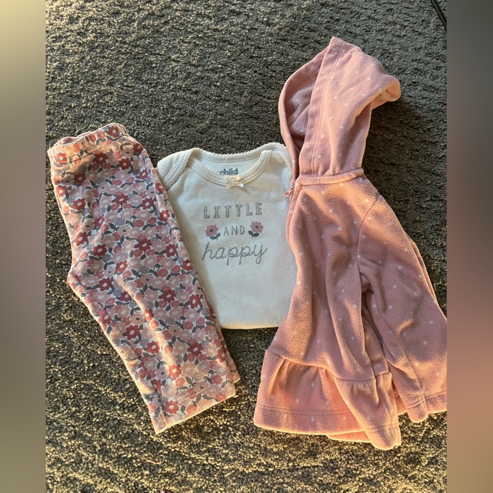 Carters/ Child of mine 3 piece outfit. 
3-6 months.